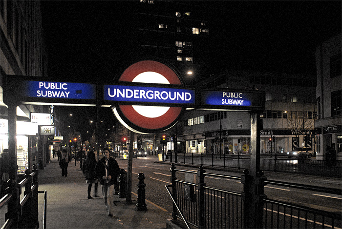notting hill gate subway station