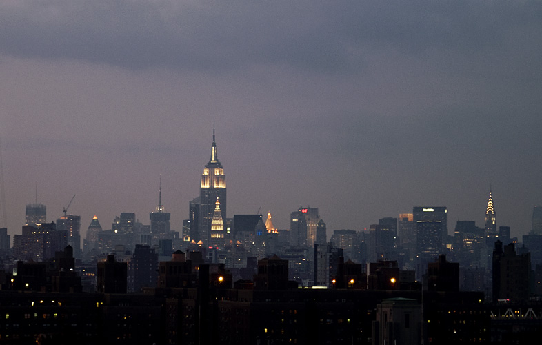 midtown manhattan from brooklyn bridge at night