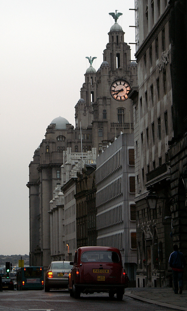 taxi rojo en dale street