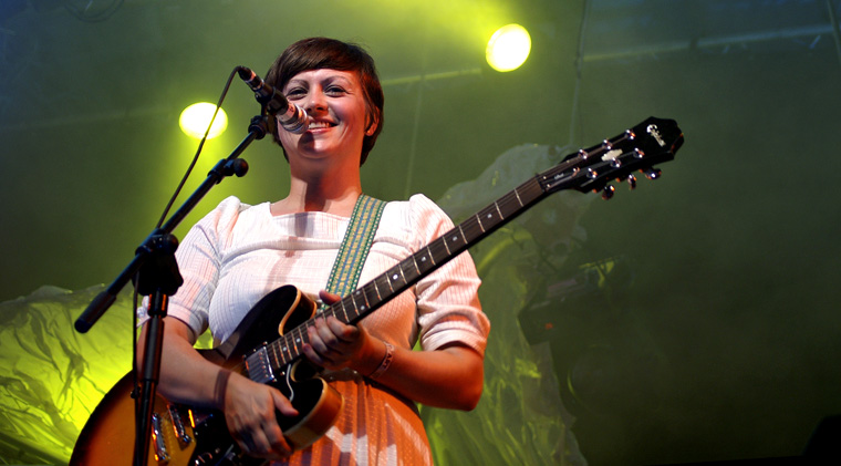tracyanne sonrie en el fib2007