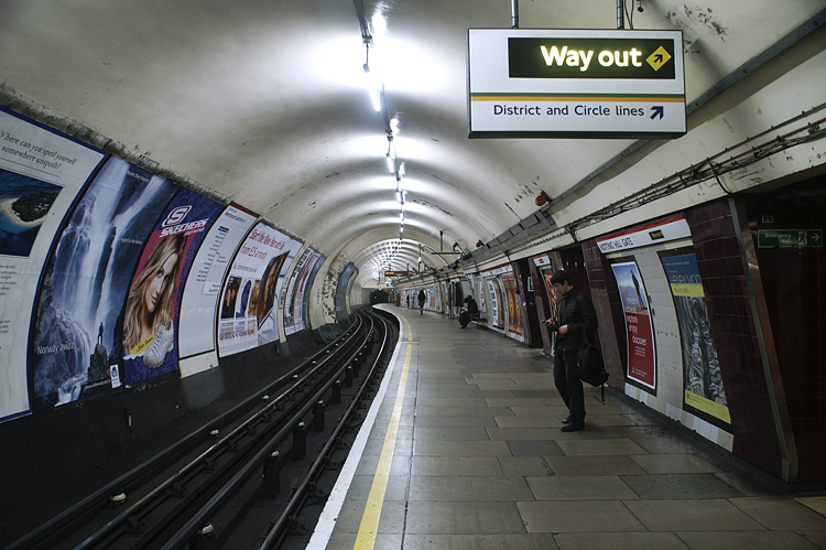 notting hill gate at nine o'clock
