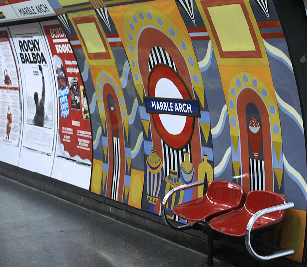 asientos rojos de marble arch