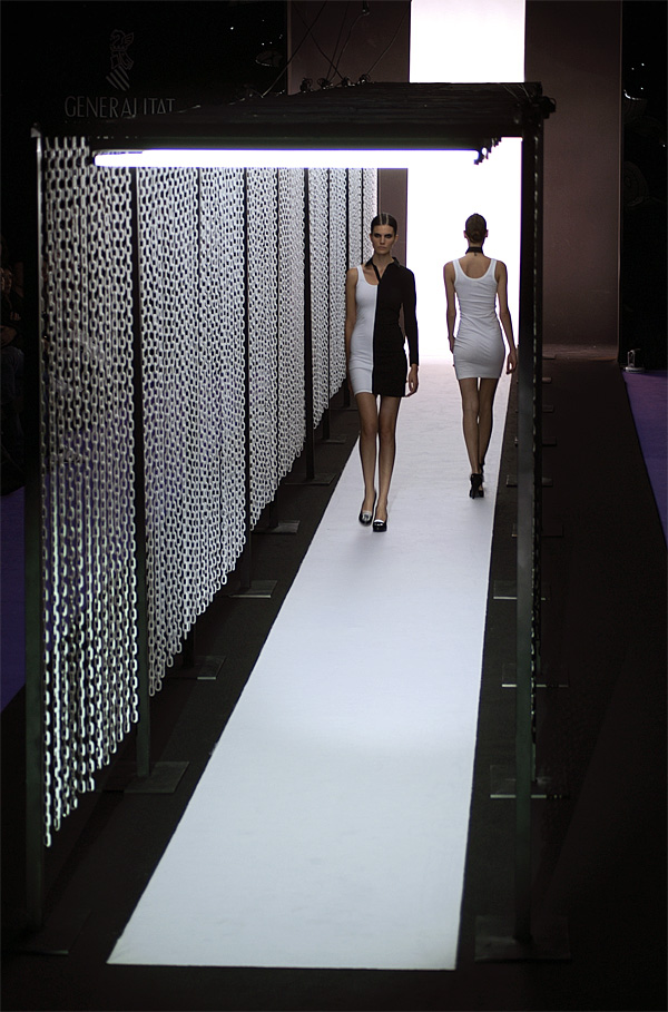 la pasarela de david delfin