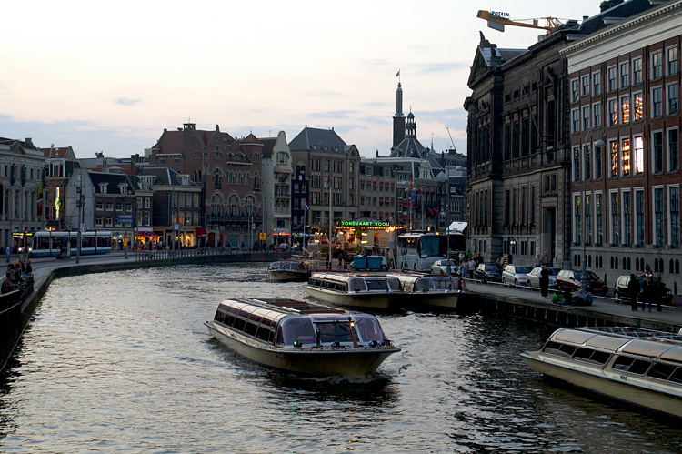 los barcos turísticos de amsterdam