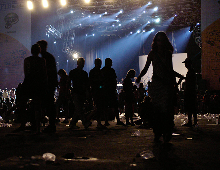entre the kills y the raconteurs