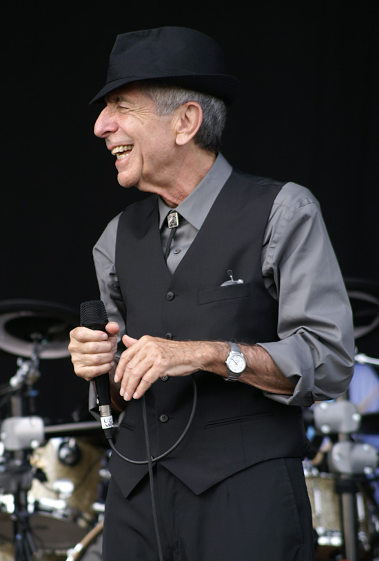 el perfil y la sonrisa de leonard cohen