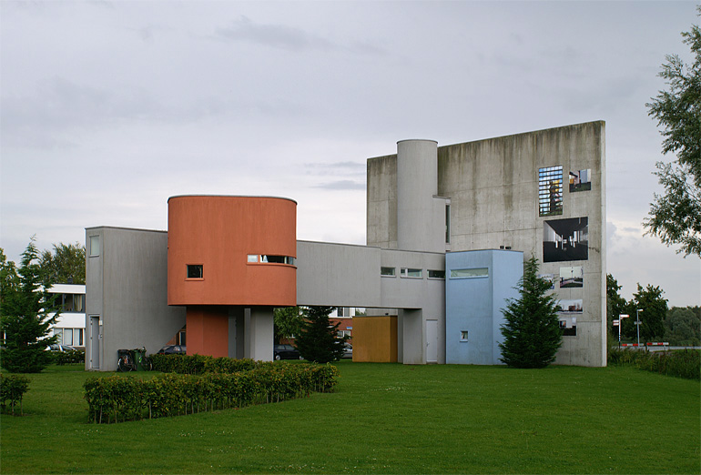 the wall house