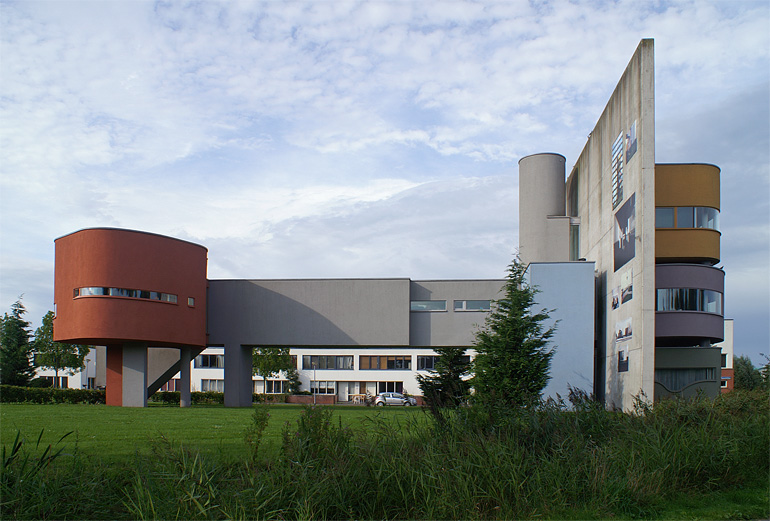 the wall house, vista lateral sur