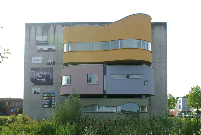 the wall house, 3 alturas