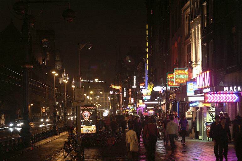 desde la estación central hacia la plaza dam