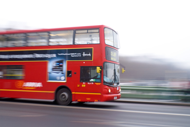 bus panning at westminster bridge