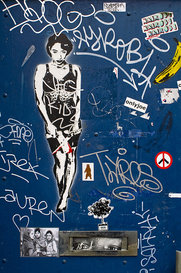murderess on blue