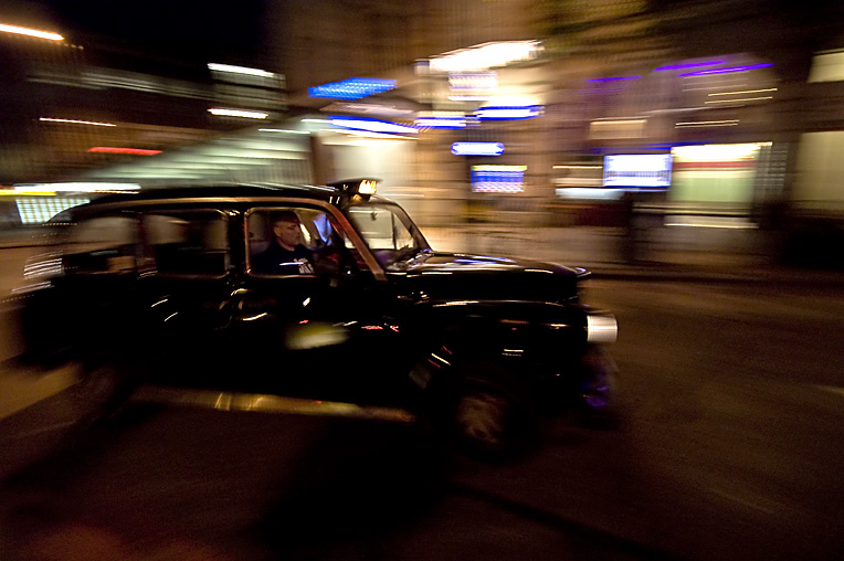 london taxi night panning