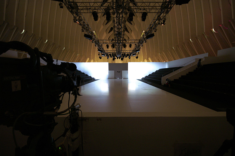la cámara y la pasarela