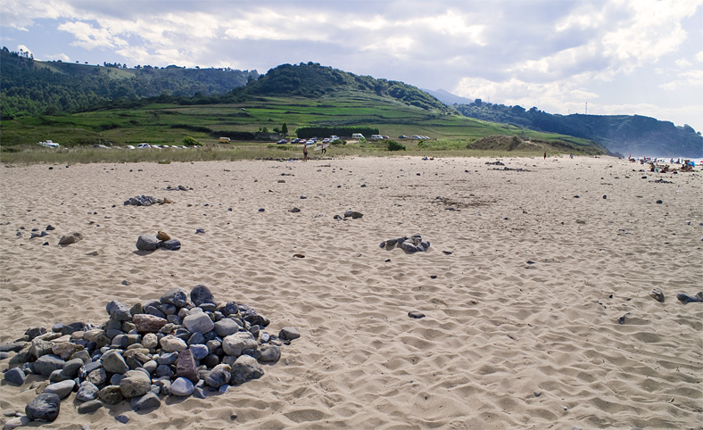 piedras, arena y montañas