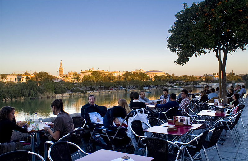 las terrazas de la calle betis
